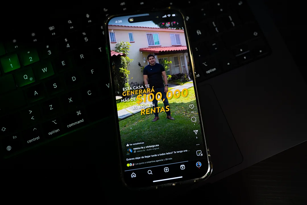 Agencia de filmmaking y contenido creativo. Videos profesionales para marcas y negocios que generan impacto y conversiones. Producción y edición de videos con storytelling y estrategias virales para redes sociales y YouTube. Filmación profesional con equipo de alta calidad para eventos, marcas personales y negocios. Videos optimizados para redes sociales: más vistas, más interacción y más clientes potenciales. Estrategia personalizada en cada video: contenido visual que conecta con tu audiencia y potencia tu marca.